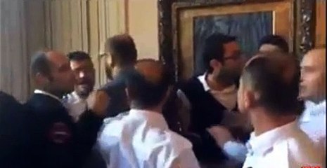 Nilhan Osmanoğlu Hedef Gösterdi, Gericiler Saldırdı