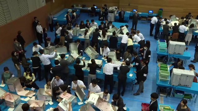 Paris: Yuriko Koike réagit après la victoire d'Abe au Japon