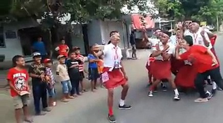 BARIS ITU SEHARUS NYA BEGINI NDAN....