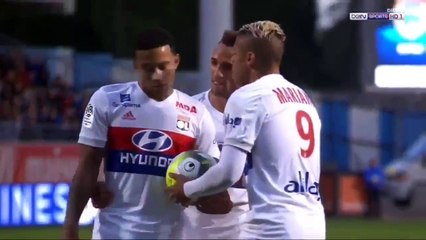 Troyes-Lyon :  Memephis vs Mariano Diaz se battent pour tirer le penalt