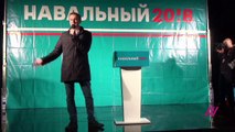 Opositor ruso Navalny sale de prisión y retoma campaña electoral