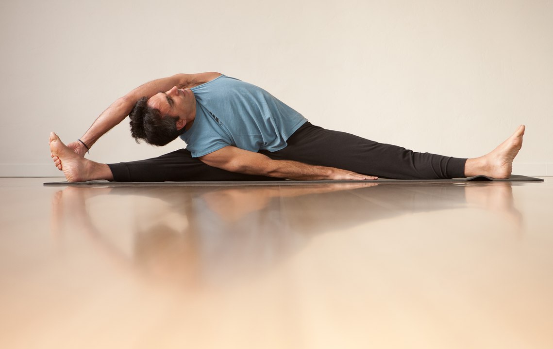 [Full] Yoga Guide - Healthy Twist by Peter Sterios