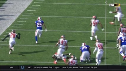 LeSean McCoy uses his speed to run for 23 yards