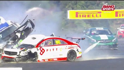 Junior and Varassin Huge Crash 2017 Mercedes Benz Challenge Tarumã