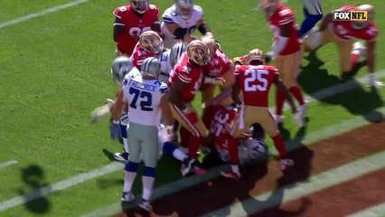 Ezekiel Elliott powers up the middle for 1-yard TD