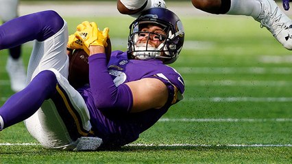 Adam Thielen nonchalantly makes one-handed catch