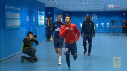 Neymar arrives late on the pitch for the Classique
