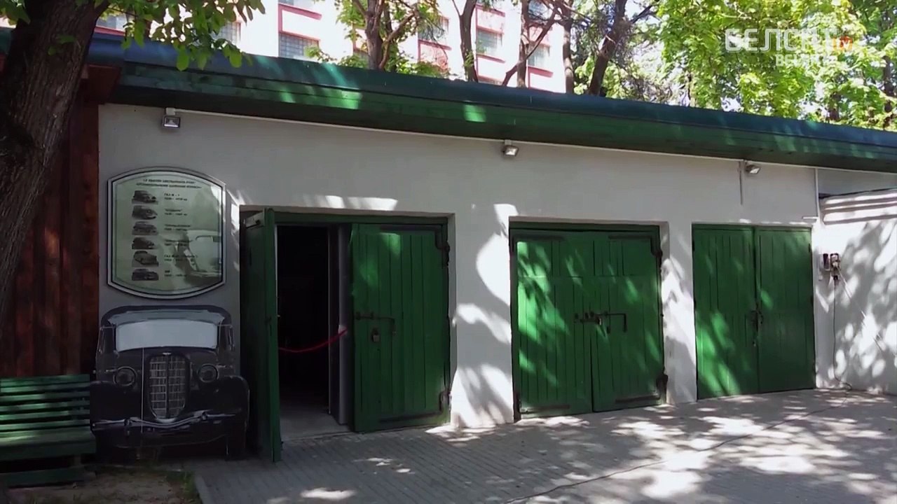 Машына Якуба Коласа гніе ў спальным раёне Менска (эксклюзіў)