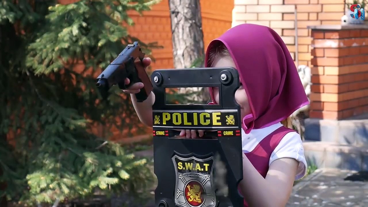 Mashas helps police SWAT superhero. The joker stole the doll Spiderman Elsa Masha Funny Masha Video