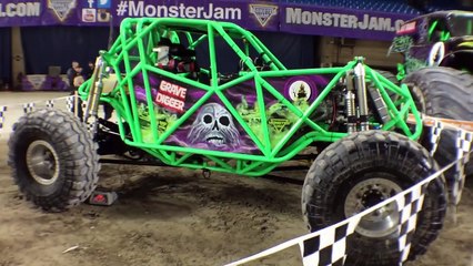 MONSTER JAM 2016 Featuring Hot Wheels MONSTER TRUCKS Grave Digger, Zombie, and Northern Nightmare!