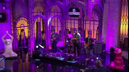 cavalo dando ré na cachoeira kkkkkk