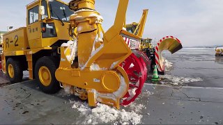 Extreme Airport Snow Plowing ★ ONLY in JAPAN