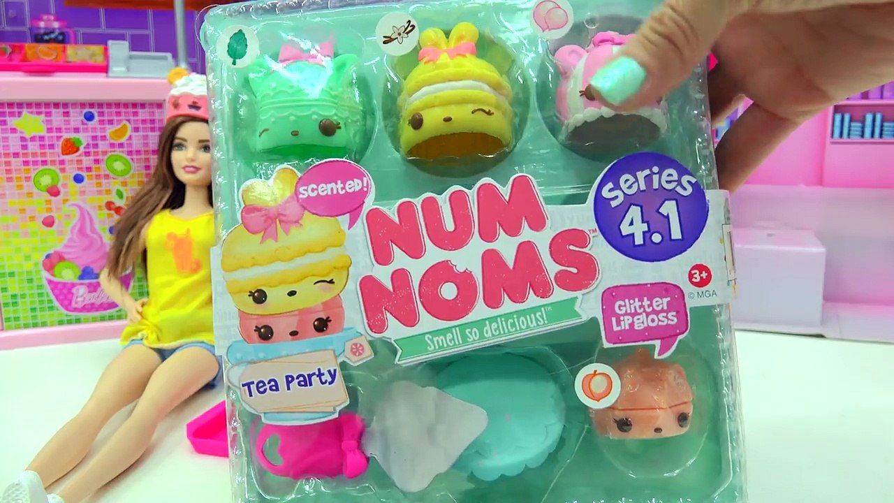 HAUL Num Noms Series 4 Packs with Lipgloss + Surprise Blind Bag Cups - Toy Video