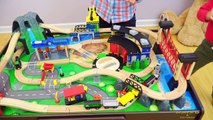 Max Oyun Masa Seti Fun Çocuk video Otomobil inceleme oyna Yeni Tren Takip ile oynamak