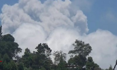 Kembali Erupsi, Gunung Sinabung Luncurkan Awan Panas