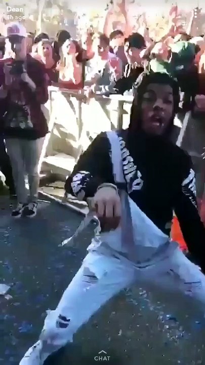 Un rappeur américain passé à tabac pas 2 autres rappeurs - LIL B VS PNB Rock et A Boogie Wit Da Hoodie