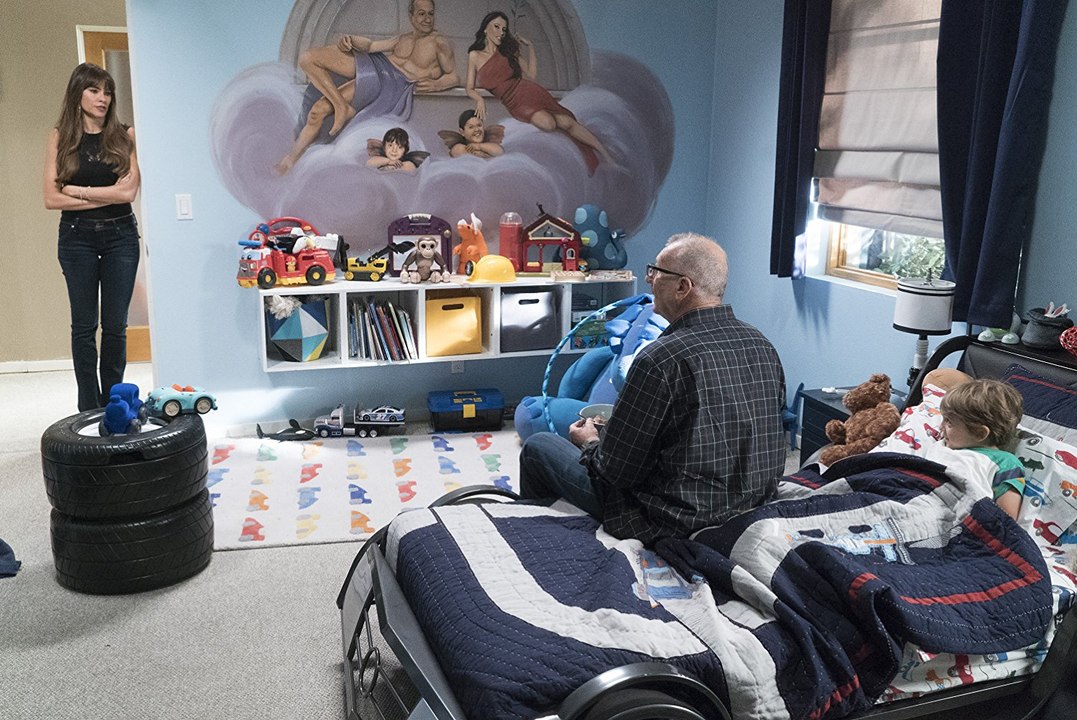 Modern Family -- Season 9 Episode 6 , ( English Subtitle ) [Streaming]