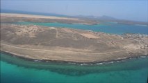 كاميرا الجزيرة توثق التجهيزات الإماراتية لإنشاء قاعدة عسكرية بميون