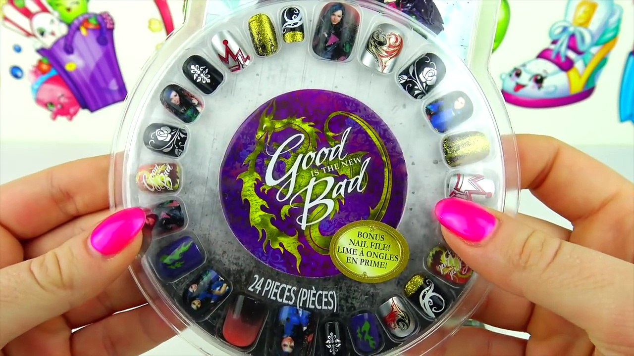 Disney DESCENDANTS NAIL SALON with Press-On Nails and Art Set!