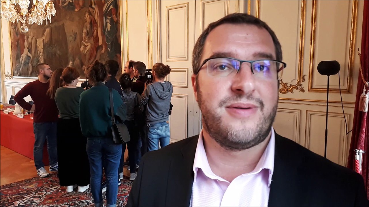 Le sapin de Noël de Strasbourg a cassé ce matin dans les Vosges, réaction de l'adjoint Mathieu Cahn