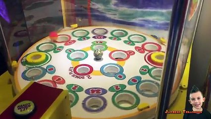 FIVE NIGHTS AT FREDDYS BLIND BAGS TOYS SURPRISES REVIEWS OPENING AT CHUCK E CHEESE
