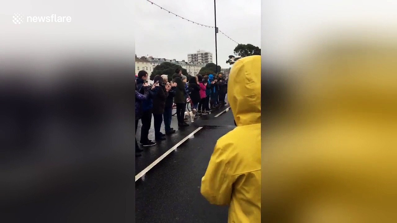 Paralysed fundraiser Claire Lomas completes Great South Run