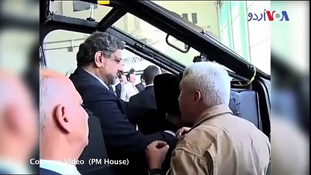 پاکستانی وزیراعظم نے ترکی میں جنگی ہیلی کاپٹر اڑایا