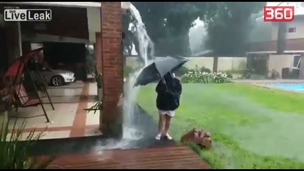 Femija i shpeton per nje fije vdekjes nga rrufeja (360video)