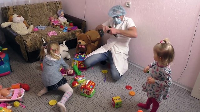 Доктор Напал на Детей Злой Доктор Преследует нас! Сверлит зубы Сборник Для детей Kids CHILDREN Margo