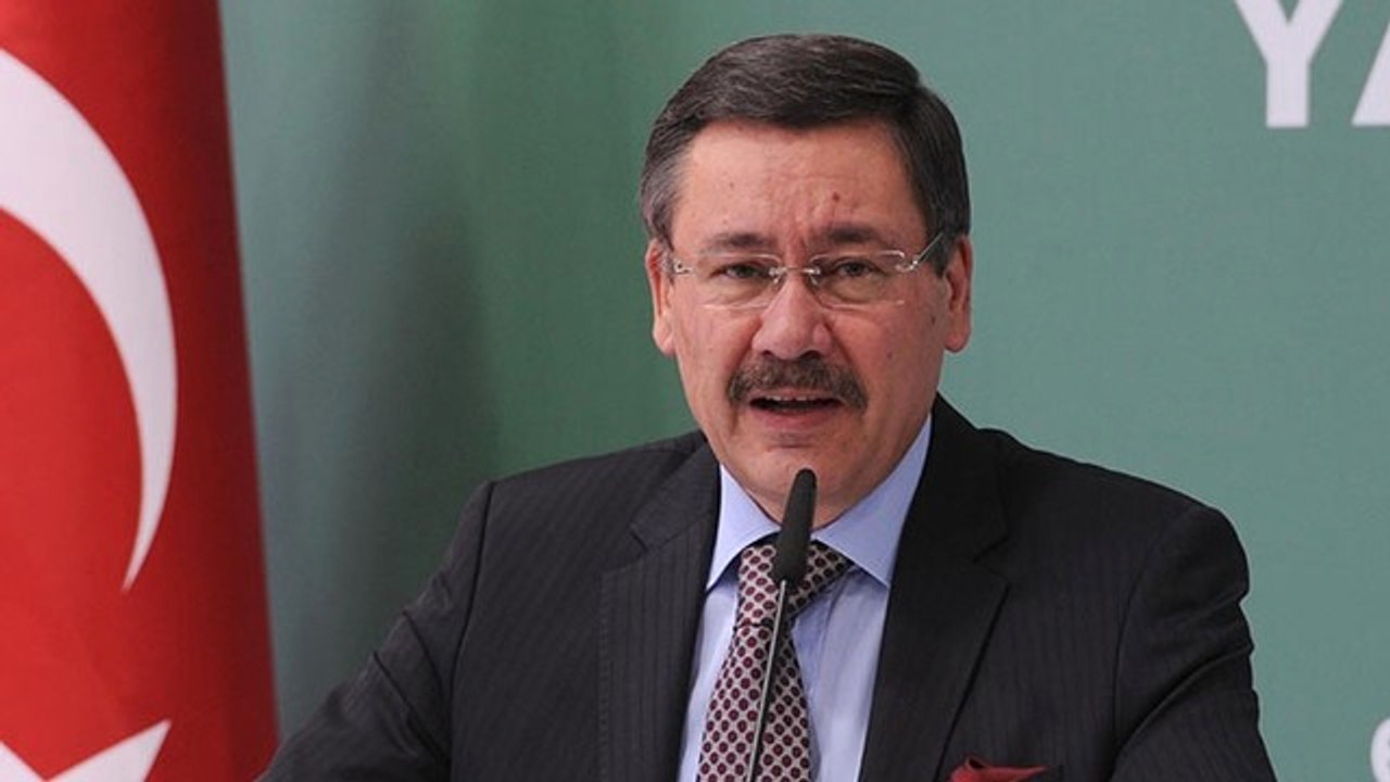 Son Dakika! Melih Gökçek İstifa Etti