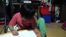 장난감 득템을 위한 유치원생의 애절한 한글 공부 슈퍼히어로 이름쓰기