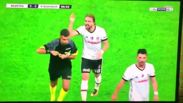 Beşiktaşlı Caner Erkin'in Hakeme Ettiği Küfürler Kamereya Yansıdı