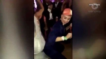 Katy Perry s'incruste à un mariage