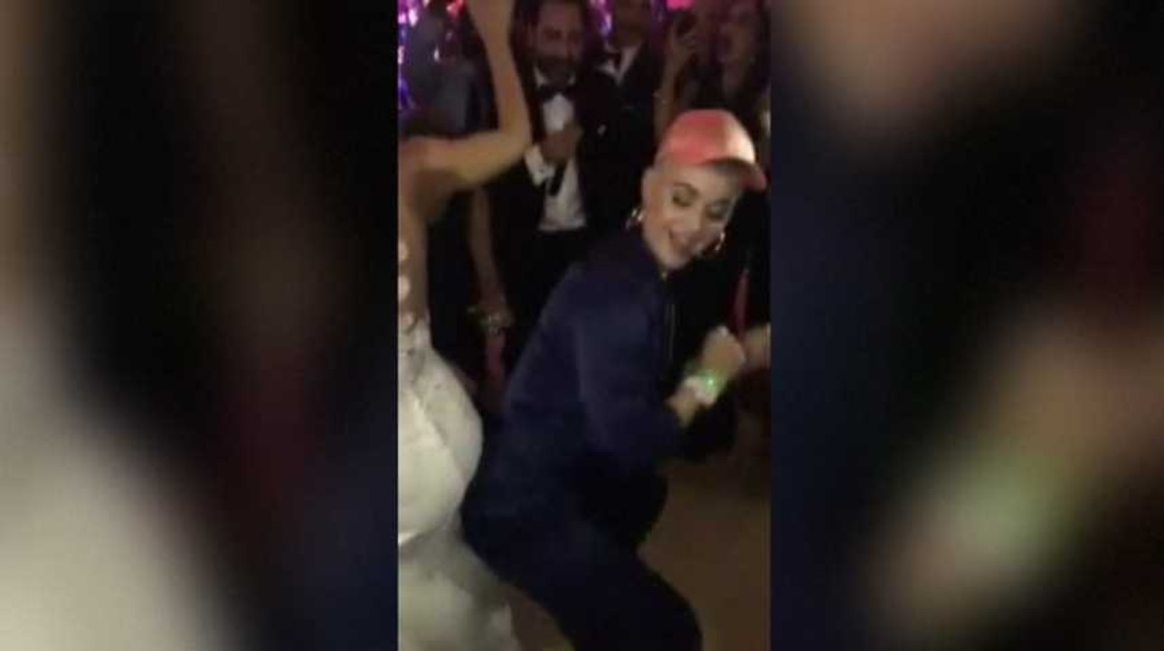 Katy Perry s'incruste par surprise à un mariage