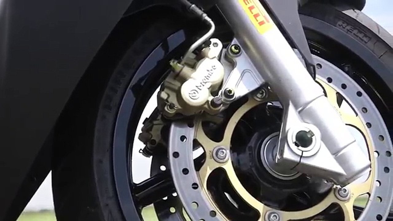 MAXI SCOOTER SHOOTOUT; BMW vs. Yamaha vs. Aprilia