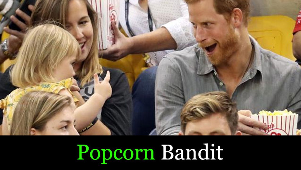 Menina É Flagrada Roubando Pipoca Do Príncipe Harry ! Cheeky Toddler Steals Prince Harrys Popcorn