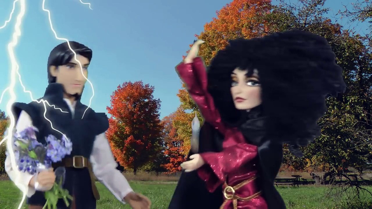 ELSA and ANNA help RAPUNZEL - Eugene is under Mother GOTHELs spell