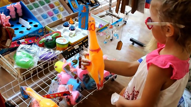 Едем к Мисс Кейти и Мистер Макс купаемся в бассейне Хвост русалки The Little Mermaid