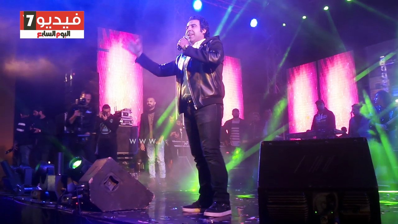 محمد عدوية يغنى "الطيب أحسن" لايف