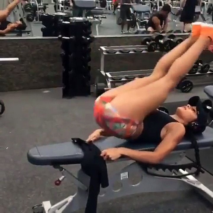 La vida es como el ejercicio, cuanto más duro es, más fuerte de vuelves. - YouTube