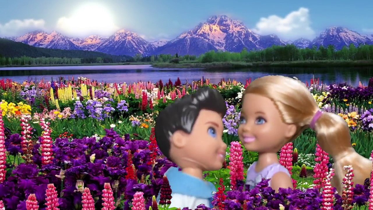 Emma y Lucas se besan en la acampada | miraculous ladybug