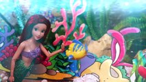 PRINCESAS DE DISNEY Ariel CONOCE Flounder - Videos de Juguetes - La Sirenita - Juguetes Fantasticos