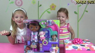 Doc McStuffins Pet Vet Magic Talking Doc and Clinic - Disney Junior