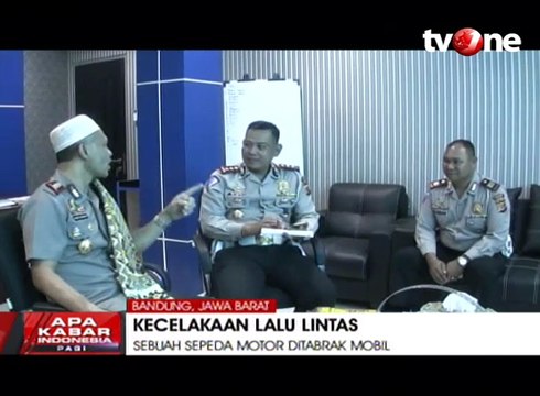 Mobil Tabrak Pengendara Motor Hingga Terlempar 8 Meter