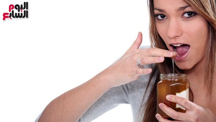 فيديو معلوماتى.. يكفيك ملعقة منه يوميًا.. تعرف على فوائد عسل النحل