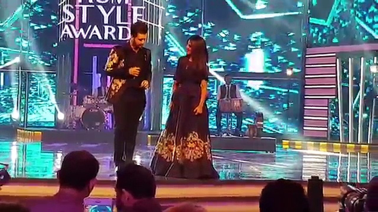 Atif Aslam & Qb Performing - Tera Sang Yaara - QMobile Hum Style Awards 2017