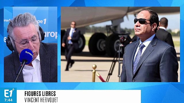 Sissi chez lui à Paris, les cris des opposants en plus