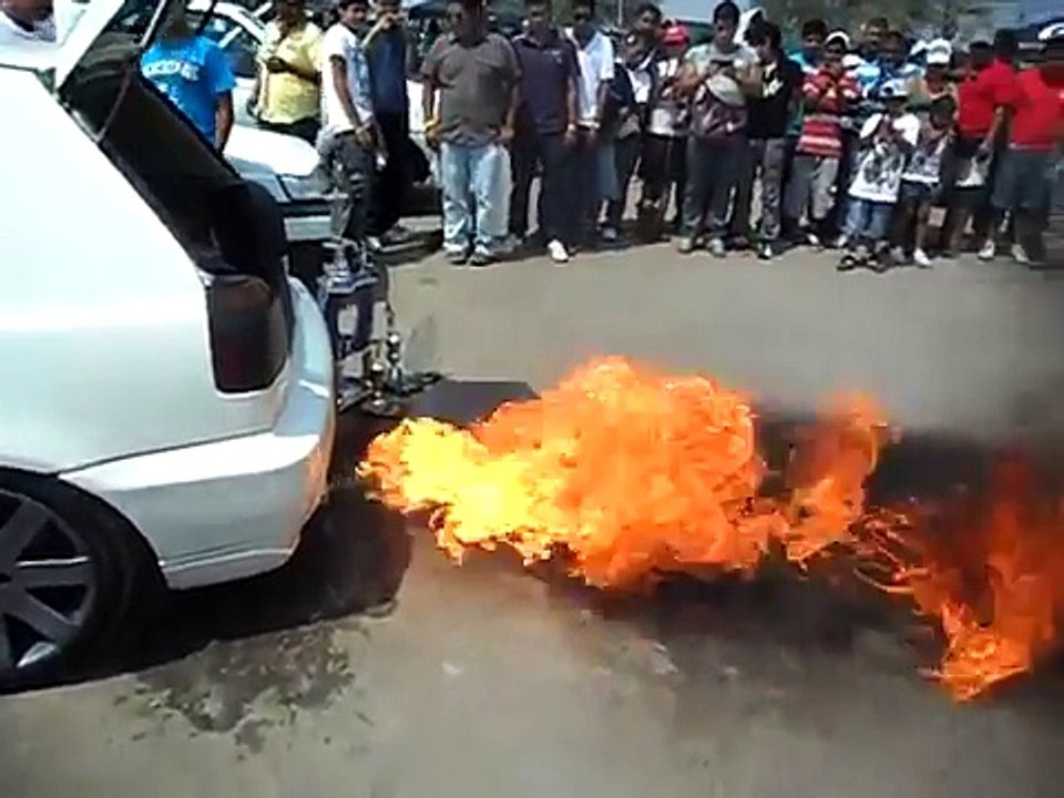 AMAZING TUNING CAR MAKING FIRE !!!!   GOLF QUI FAIT DU FEU