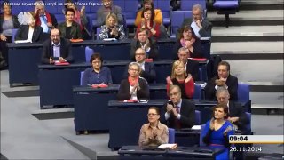 Сара снова атакует Меркель в Бундестаге - и советует ей читать Бжезинского