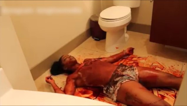 Elle piège son petit ami en lui faisant croire qu'elle est morte... Mauvaise blague